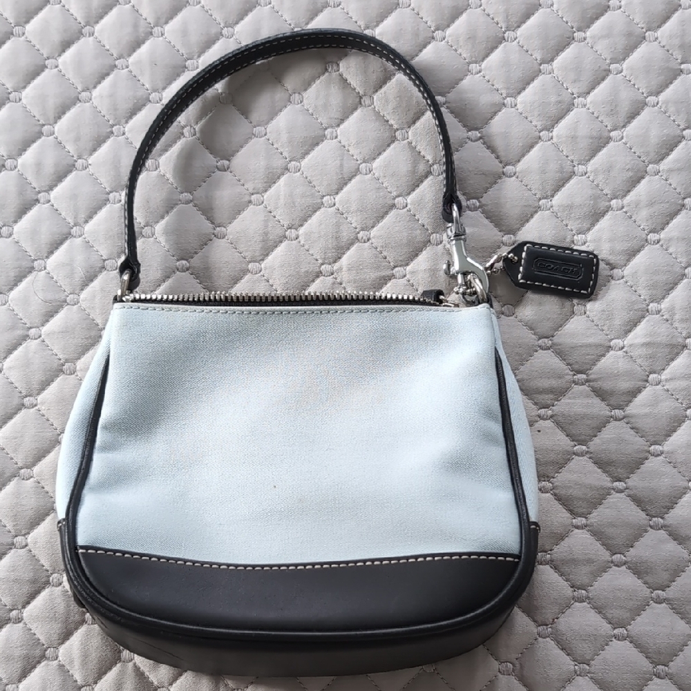 Coach Black and White Shoulder Bag Elegant Design